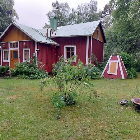 Idyllinen Moekki Laitilassa Alpehytte *