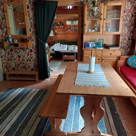 木屋 Idyllinen Moekki Laitilassa *